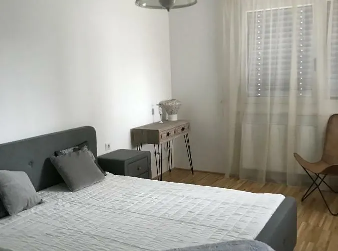 Apartment Hauptbanhof And Belvedere Two Bedroom Vienna